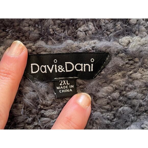 Davi & Dani Gray, White Fuzzy, Chunky Knit Boxy Oversized Sweater, 2XL - Picture 8 of 13